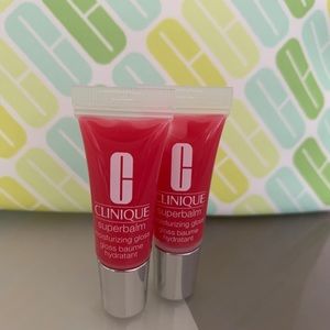2 Clinique Superbalm Moisturizing Gloss 02 Raspber